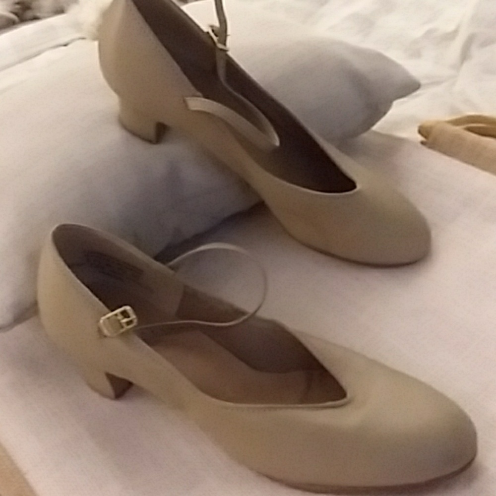 Tap dancing shoes